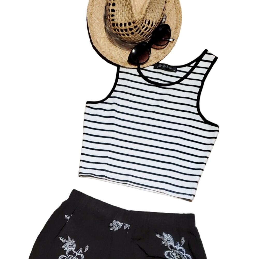 Woman's  Black and white striped tank top crop top size MED